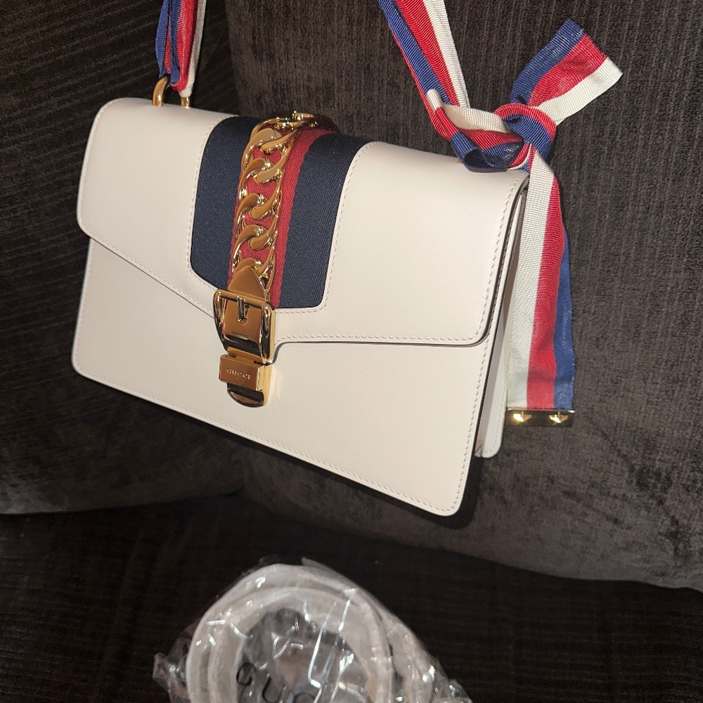 Bags - Picture 6 of 10